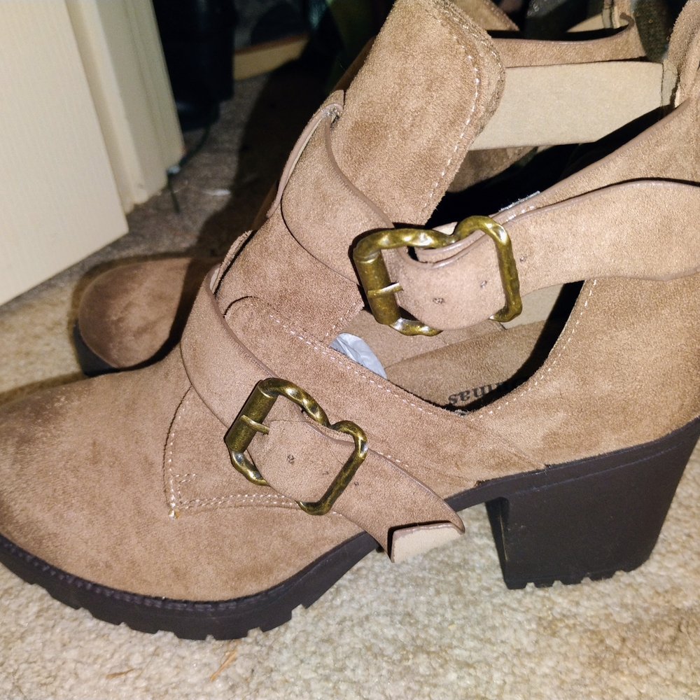 Stylish Tan Pierre Dumas Women's Ankle Boots